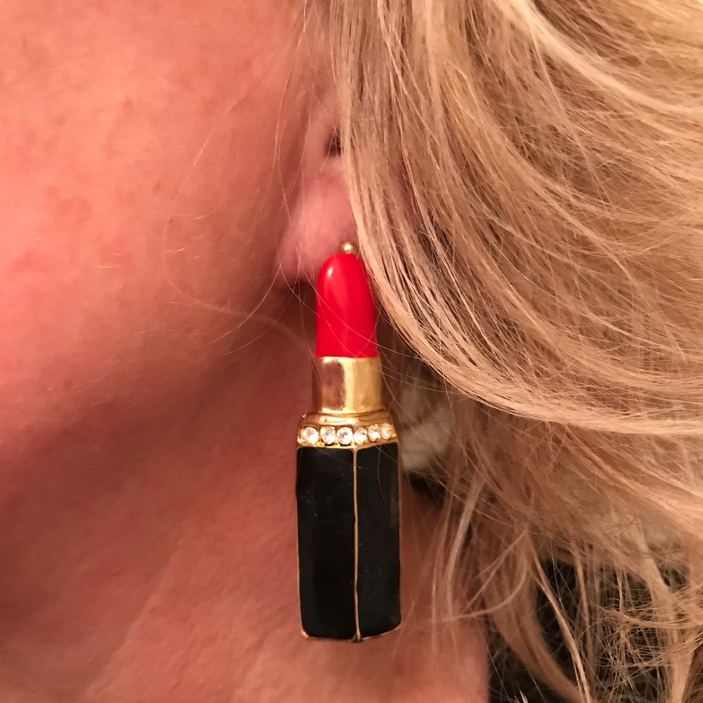 Earrings lipstick